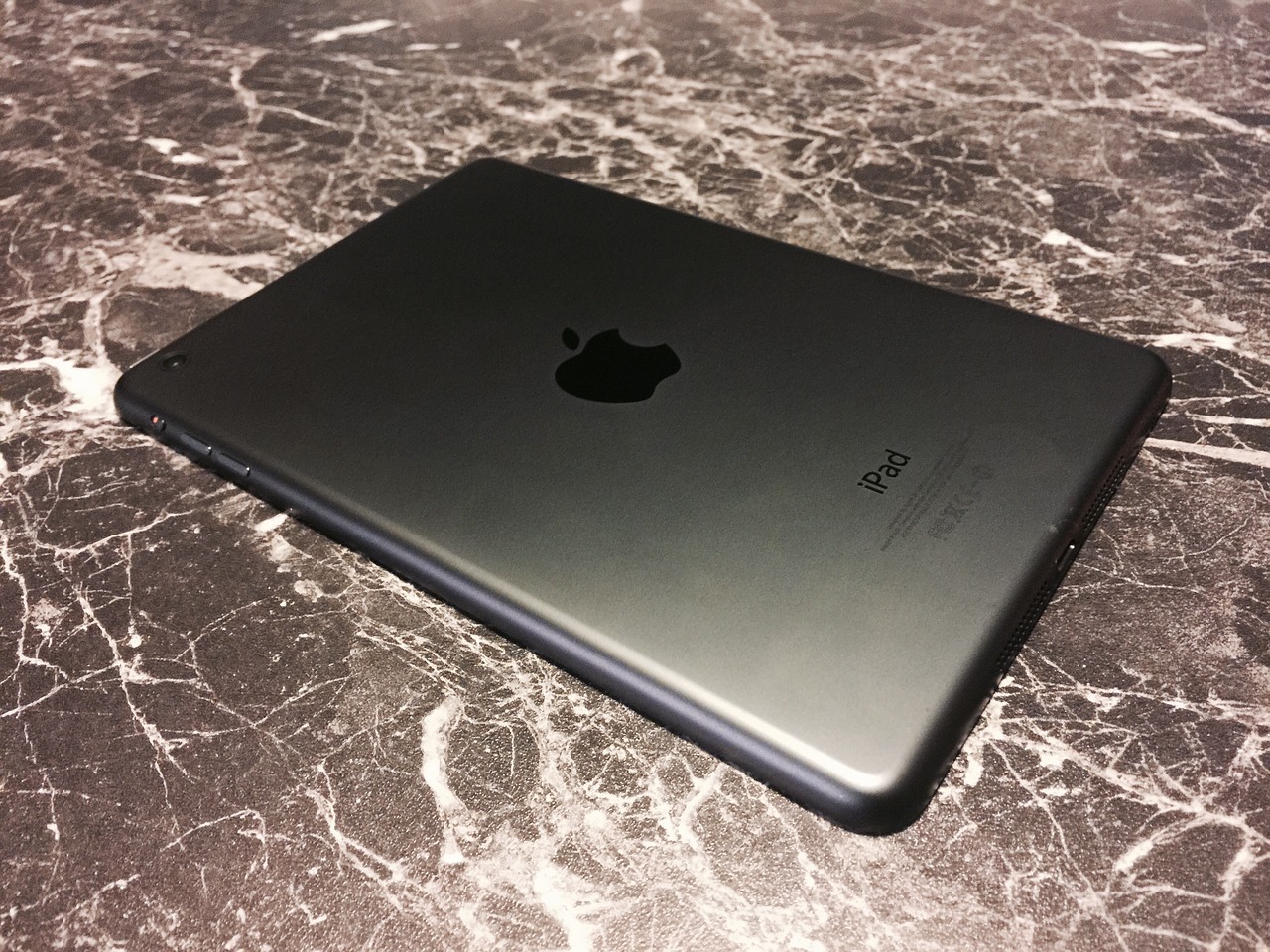 蘋(píng)果最新款iPad型號(hào)揭曉，技術(shù)與設(shè)計(jì)的完美融合之作。